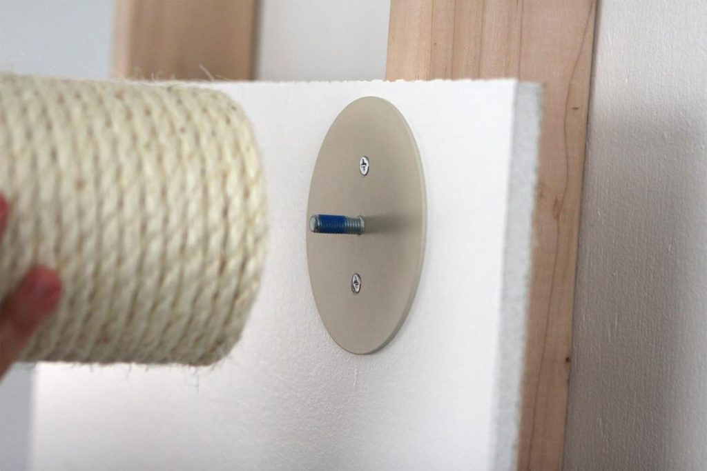 Photo showing mounting bracket for floating sisal poles.